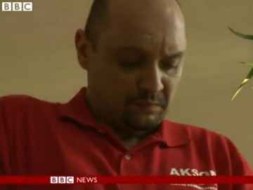 Paralysed man walks again/ Źródło: BBC News